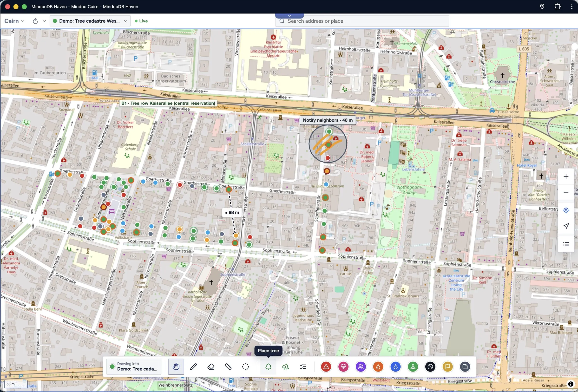 Tree inventory on the map: trees coloured by inspection status, a tree row as a stand, sketches, areas and distance measurements